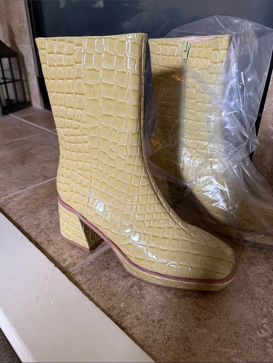 Urban Outfitters Shoes - Urban Outfitters Pale Yellow Croc-Embossed Platform Ankle Boots